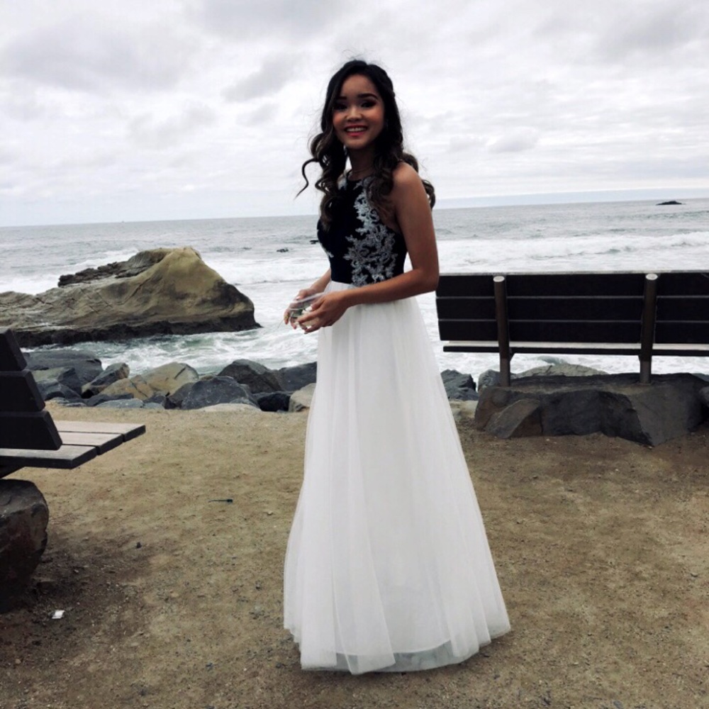 GORGEOUS PROM GOWN